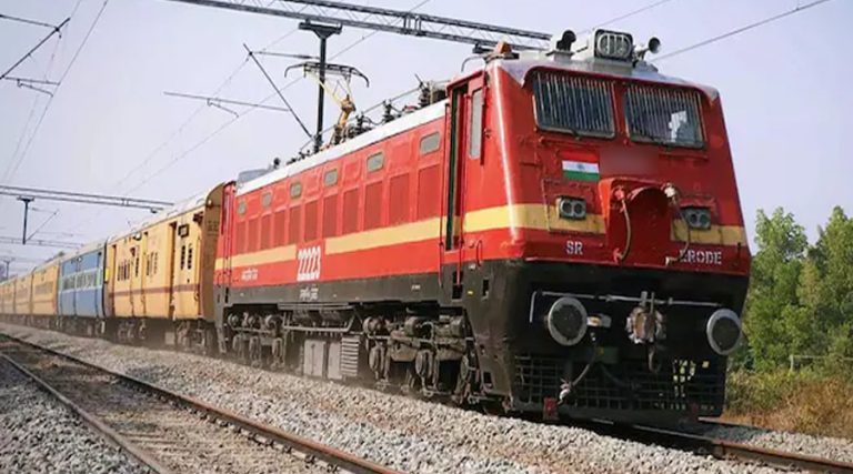 Punjab में ट्रेन यात्रियों के लिए बढ़ीं मुश्किलें… किसानों ने रेलवे ट्रैक जाम करने का किया ऐलान