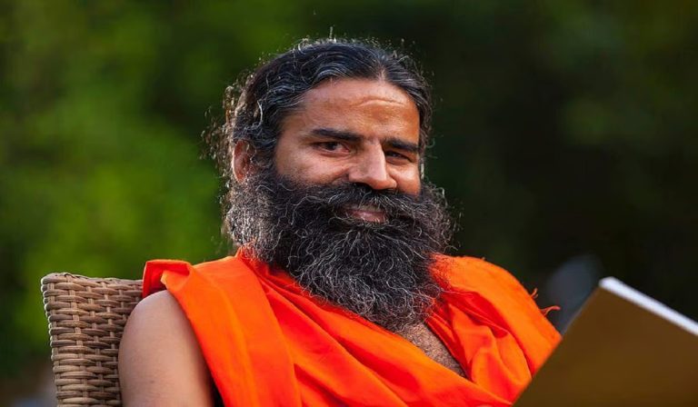 बाबा रामदेव की बढ़ी मुश्किलें, Delhi High Court ने लगाई फटकार