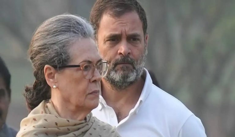 Court ने Sonia Gandhi और Rahul Gandhi को जारी किया नोटिस, 8 मई को होगी सुनवाई