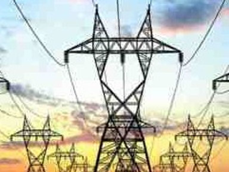 Jalandhar में सुबह 10 बजे से पावरकट:शहर के 9 और 7 ग्रामीण इलाके प्रभावित, पेड़ों की कटाई के चलते 2 बजे तक आएगी बिजली