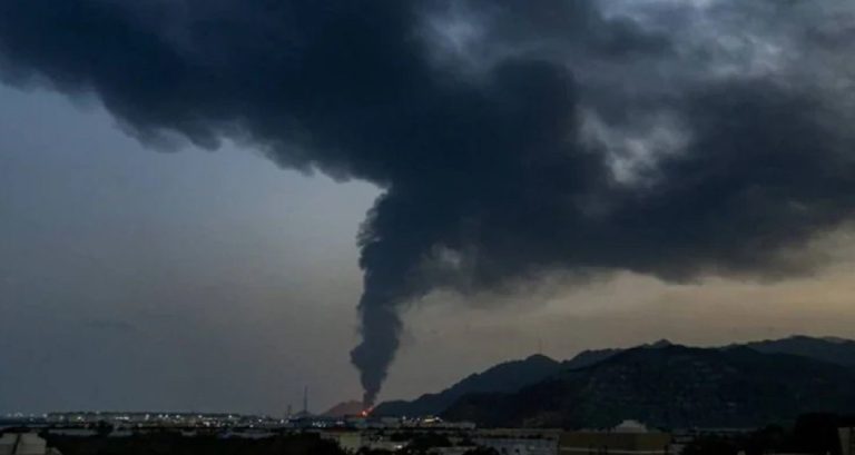 Iran  ने UAE पर कर दिया हमला, ड्रोन अटैक के बाद तेल संयंत्र में लगी आग, तीन भारतीय घायल