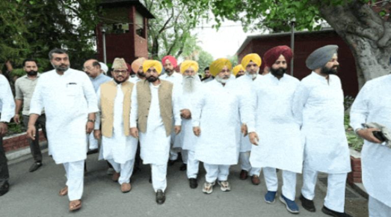 विधायकों के साथ दिल्ली के लिए रवाना हुए CM मान, 12 बजे राष्ट्रपति मुर्मू से करेंगे मुलाकात