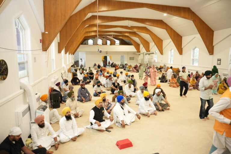 ਕੌਰਨਵਾਲ (ਓਂਟਾਰੀਓ) ਵਿਖੇ ‘ਗੁਰੂ ਨਾਨਕ ਸਿੱਖ ਗੁਰਦੁਆਰਾ ਸਾਹਿਬ’ ਦੇ ਭਵਨ ਦਾ ਸ਼ਾਨਦਾਰ ਉਦਘਾਟਨ; ਸੰਗਤਾਂ ਹੁੰਮ-ਹੁਮਾ ਕੇ ਪਹੁੰਚੀਆਂ